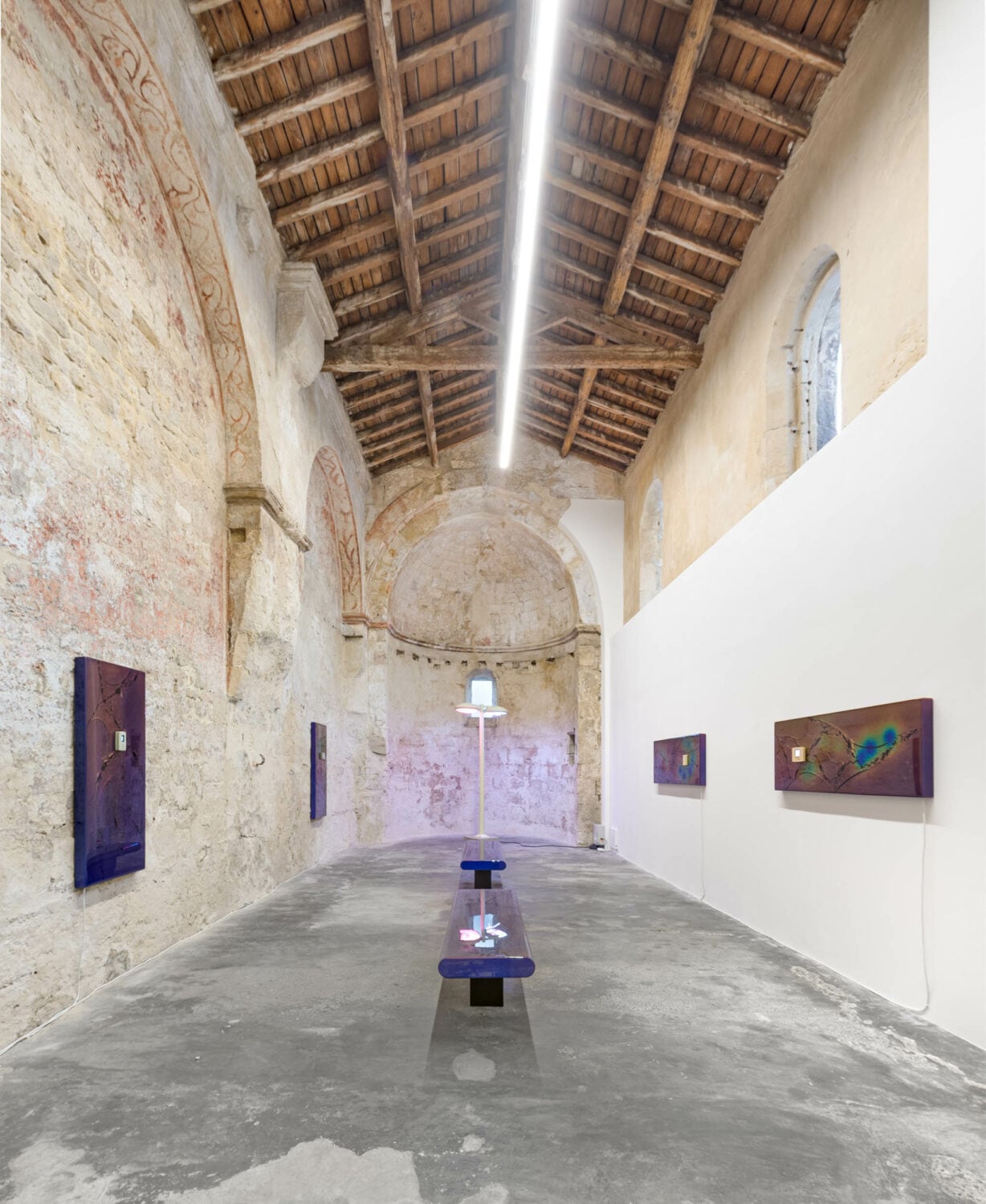 galerie d’art à Arles exposant une installation contemporaine